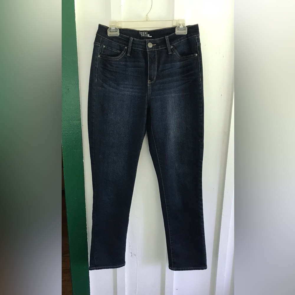 TIME AND TRU STRAIGHT STRETCHY JEANS.  SIZE 10